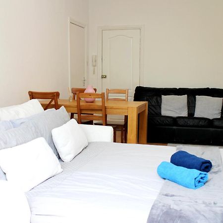 Large Garden Apartment On Golders Green High Road Londra Exterior foto