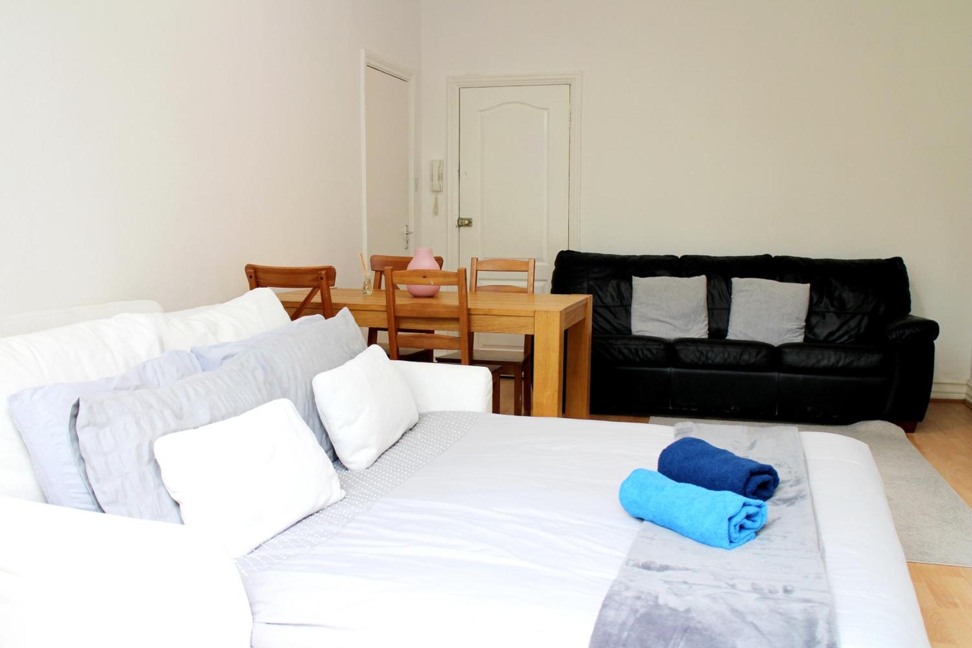 Large Garden Apartment On Golders Green High Road Londra Exterior foto